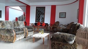 Lobby sitting area - V Resorts Highwinds Lakeside (West Jaintia Hills)