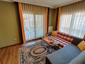 1+1 Luxury Suite with Terrace | 2 camere, biancheria da letto di alta qualità, materassi Select Comfort