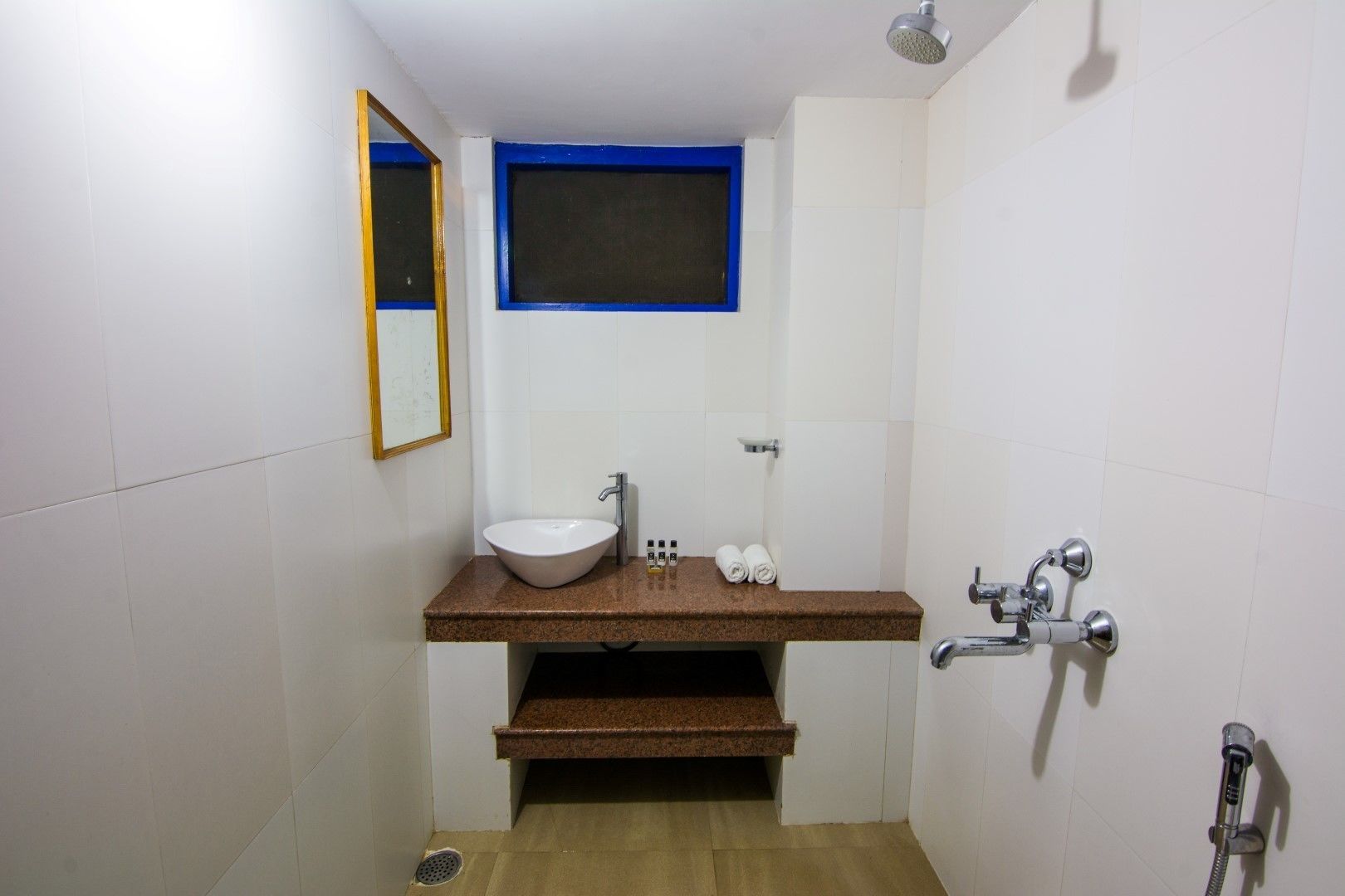 Deluxe Cottage | Bathroom | Shower, free toiletries