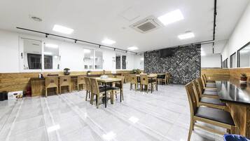 Free Korean breakfast on weekdays