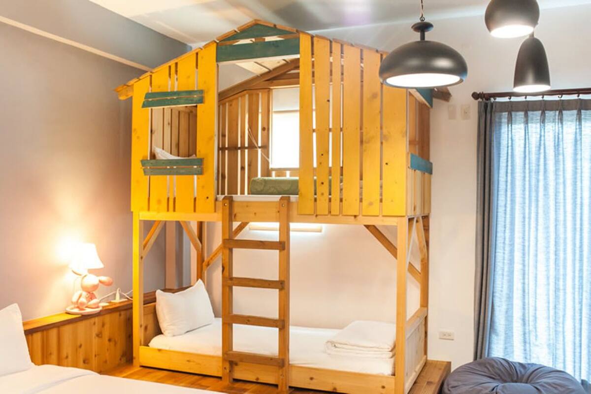 Family Quadruple Room | Individually decorated, desk, blackout curtains, rollaway beds