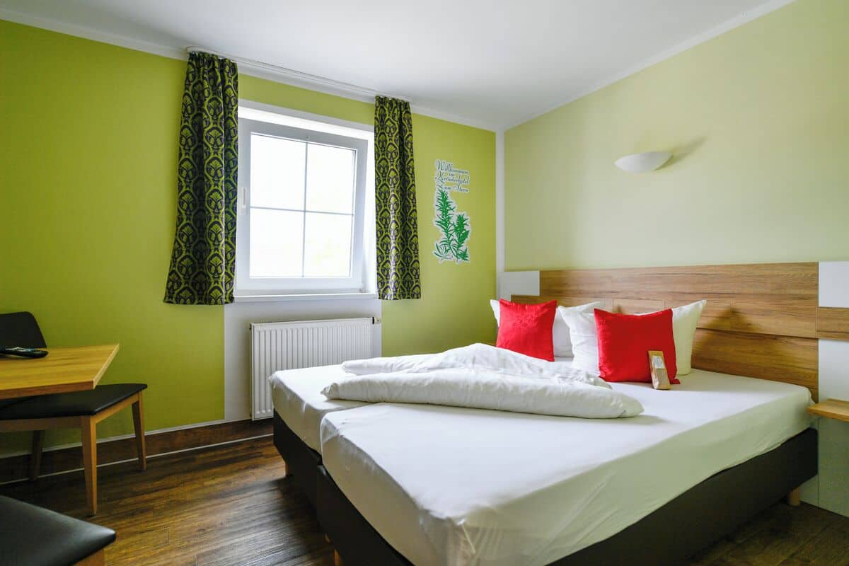 double room | desk, free wifi, bed sheets