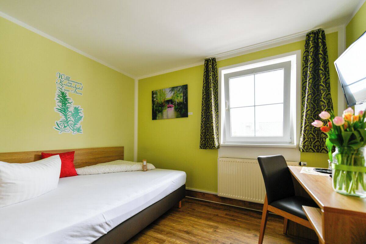 single room | desk, free wifi, bed sheets