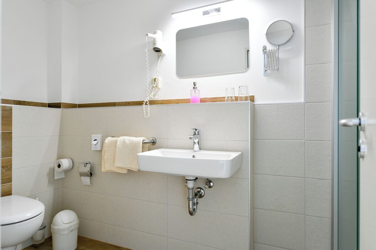 double room | bathroom | shower, hair dryer, towels