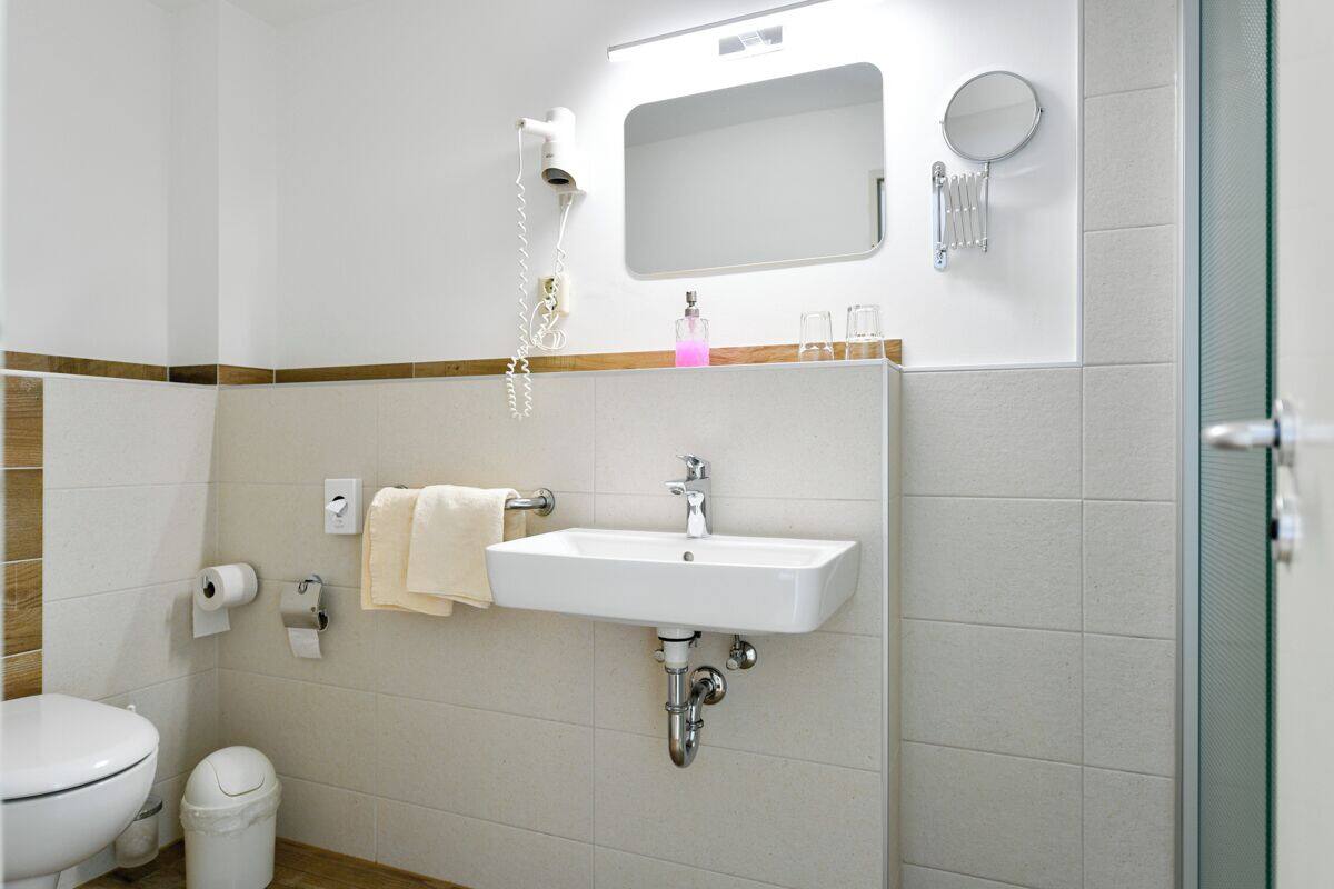 double room | bathroom | shower, hair dryer, towels