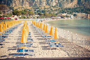 Beach nearby, white sand, beach shuttle, 6 beach bars - Dante 58 (Palermo)