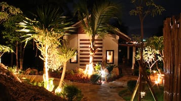 Deluxe Bungalow, | Desk, free WiFi