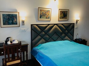 Exclusive Double Room | In-room safe, desk, laptop workspace, free WiFi - vandanas bed and breakfast (New Delhi)
