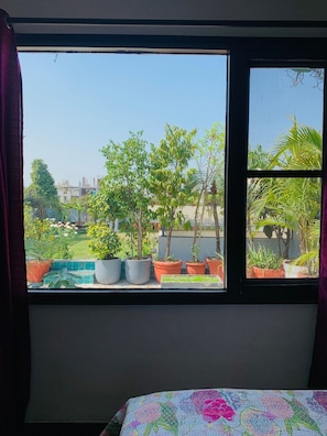 Chambre Classique, vue jardin | Coffres-forts dans les chambres, bureau