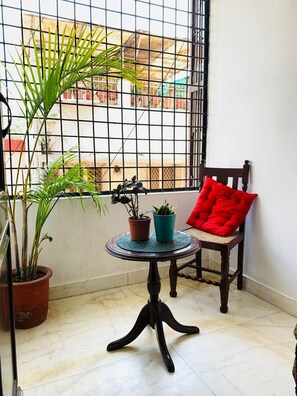 Premium bedding, memory foam beds, in-room safe, desk - vandanas bed and breakfast (New Delhi)