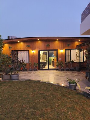 Exterior - vandanas bed and breakfast (New Delhi)