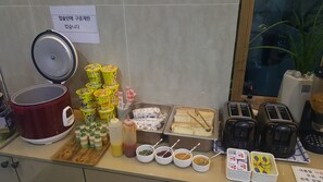 Sudah termasuk sarapan ala kontinental setiap hari