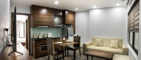 Appartement, 1 slaapkamer | Woonruimte | Een 42-inch lcd-televisie met kabelzenders en televisie