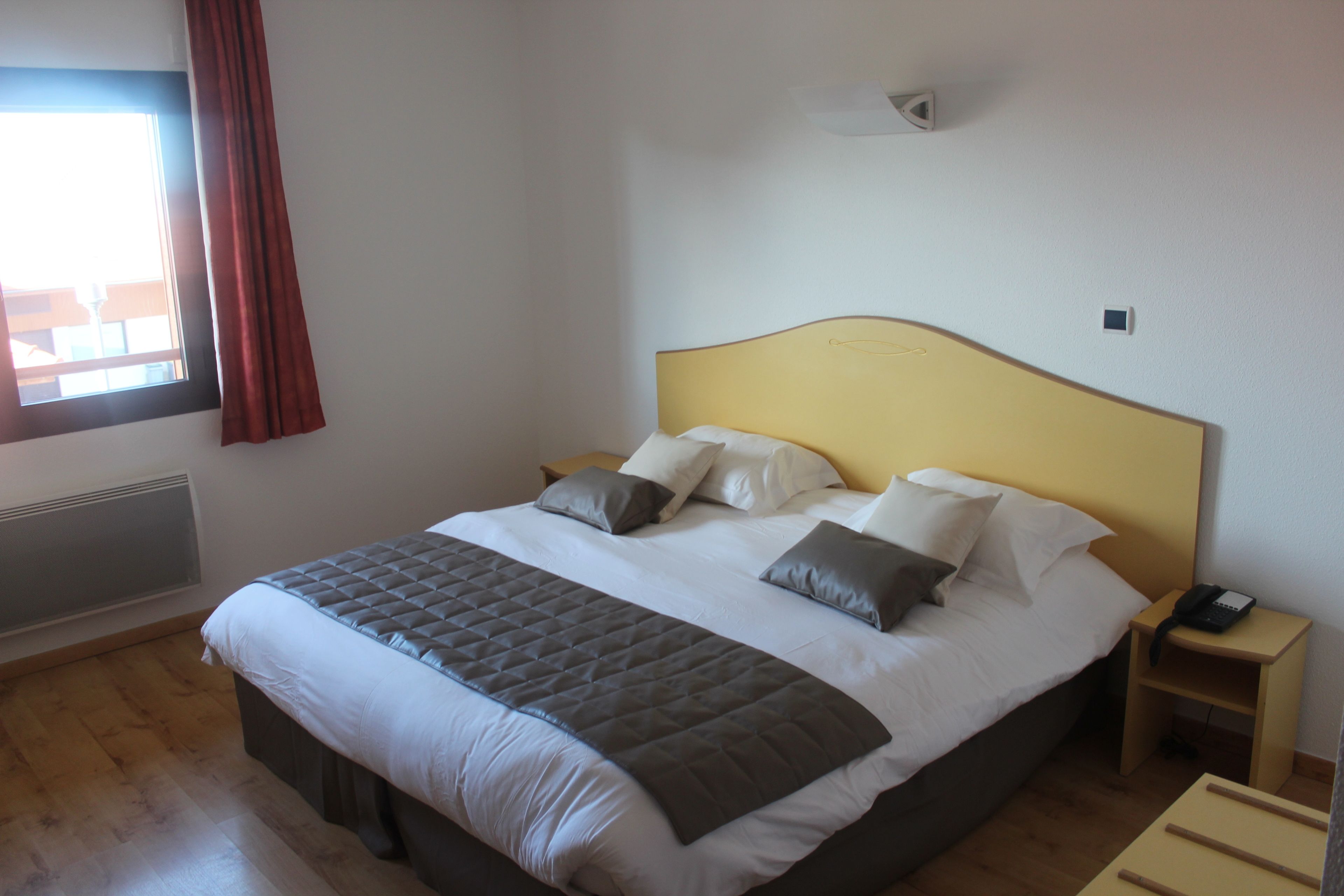 Triple Room | Desk, soundproofing, iron/ironing board, rollaway beds