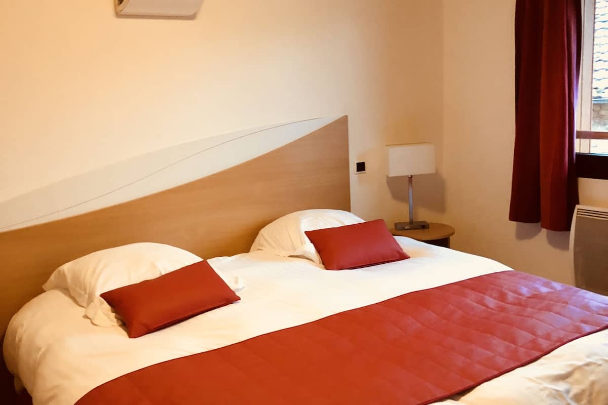 standard room | desk, soundproofing, iron/ironing board, rollaway beds