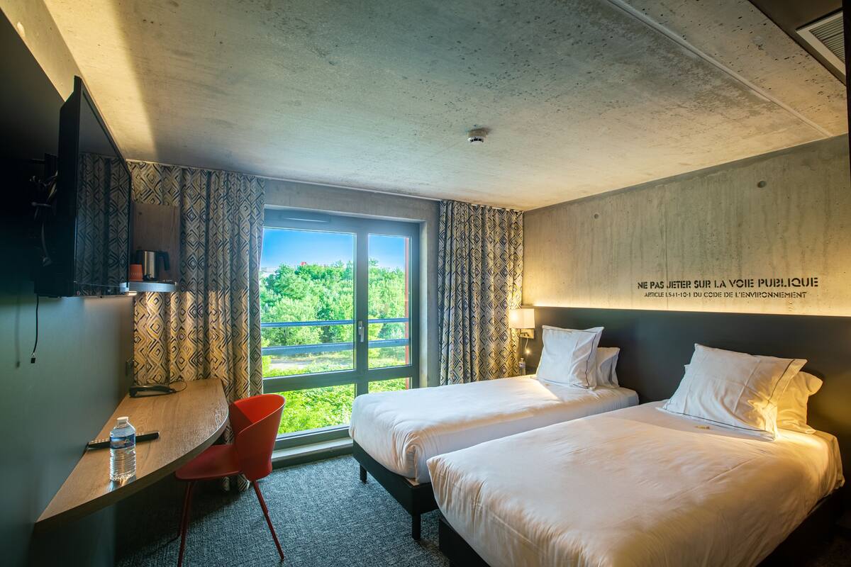Superior Twin Room | Blackout drapes, soundproofing, cribs (free), WiFi (free)