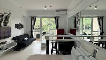 2 bedrooms, premium bedding, individually decorated