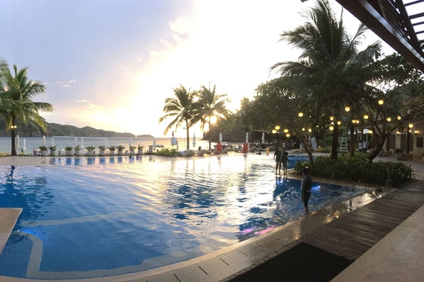 3 outdoor pools, pool umbrellas, sun loungers