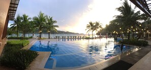 Kolam renang outdoor
