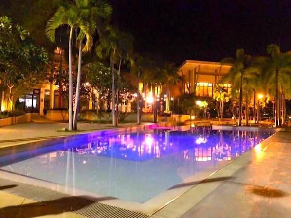 3 outdoor pools, pool umbrellas, sun loungers