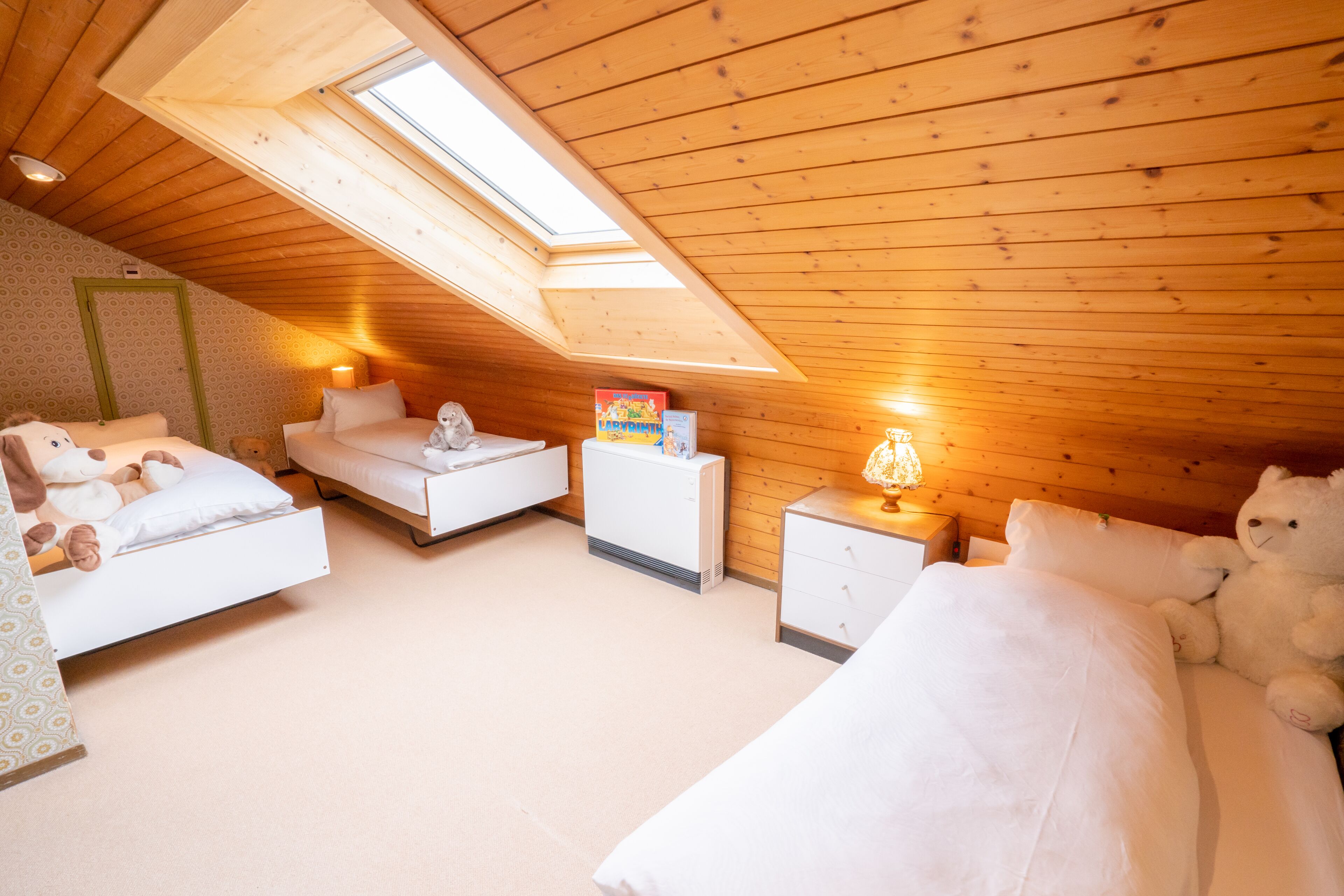 Family Room, 2 Bedrooms, Kitchenette, Mountain View | In-room safe, blackout curtains, free WiFi, bed sheets