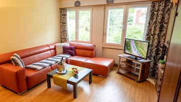 Family Room, 1 Bedroom, Kitchenette, Mountainside | Living area | Flat-screen TV