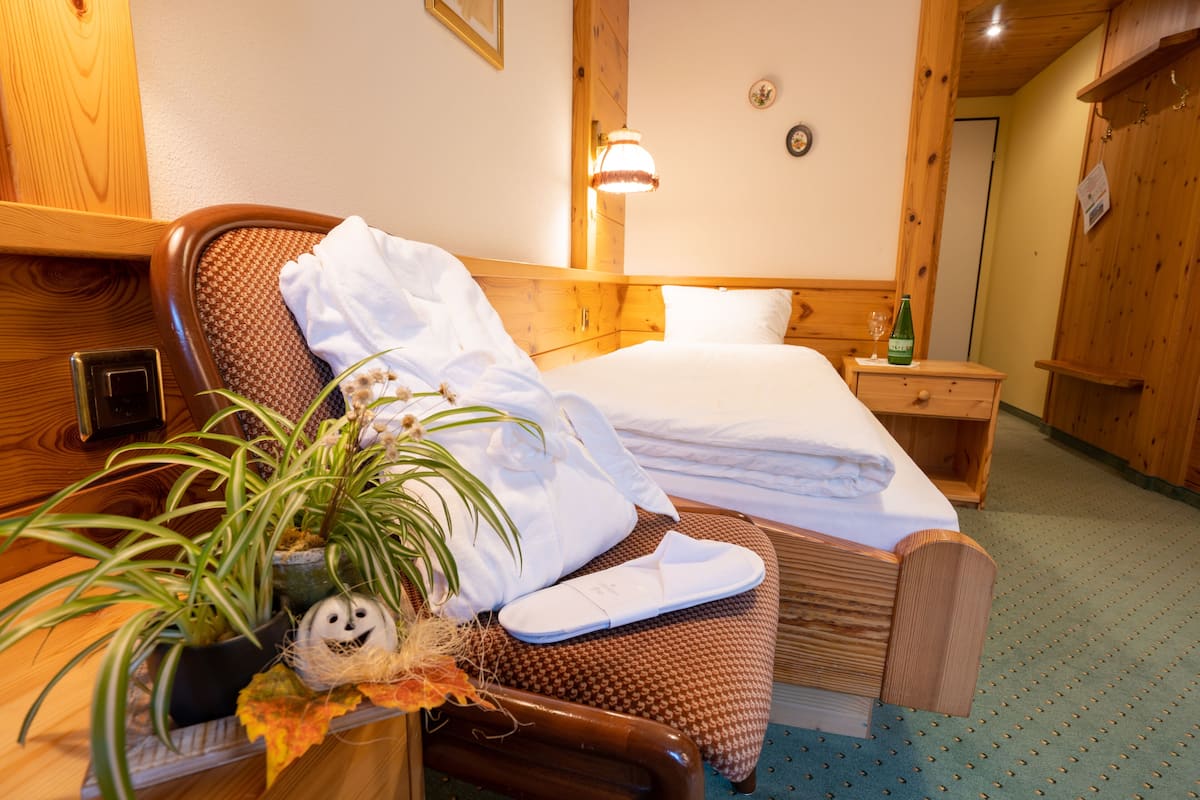 Standard-Einzelzimmer | Zimmersafe, Verdunkelungsvorhänge, kostenloses WLAN, Bettwäsche