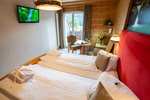 In-room safe, blackout curtains, free WiFi, bed sheets - Hotel Sonne (Wildhaus-Alt St. Johann)
