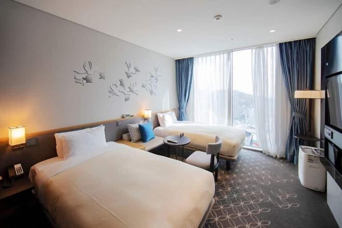 1 bedroom, premium bedding, down duvets, in-room safe
