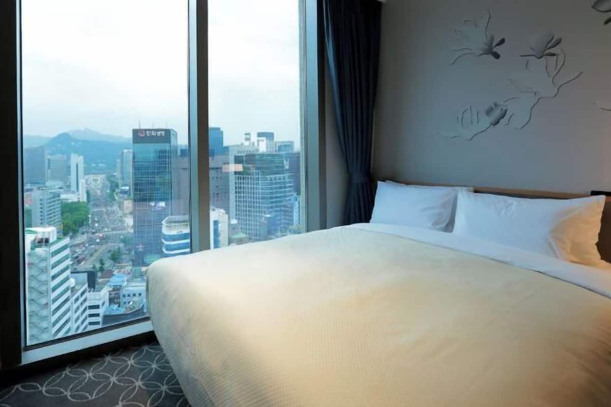 1 bedroom, premium bedding, down duvets, in-room safe