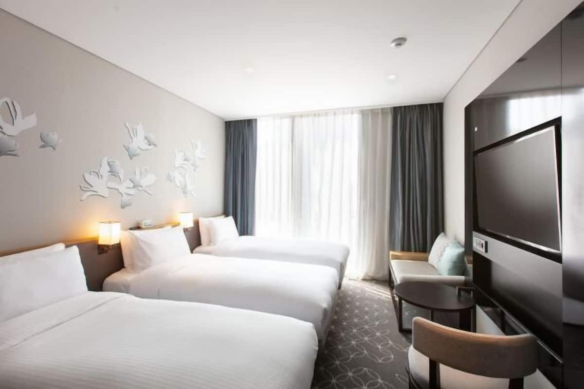 1 bedroom, premium bedding, down duvets, in-room safe