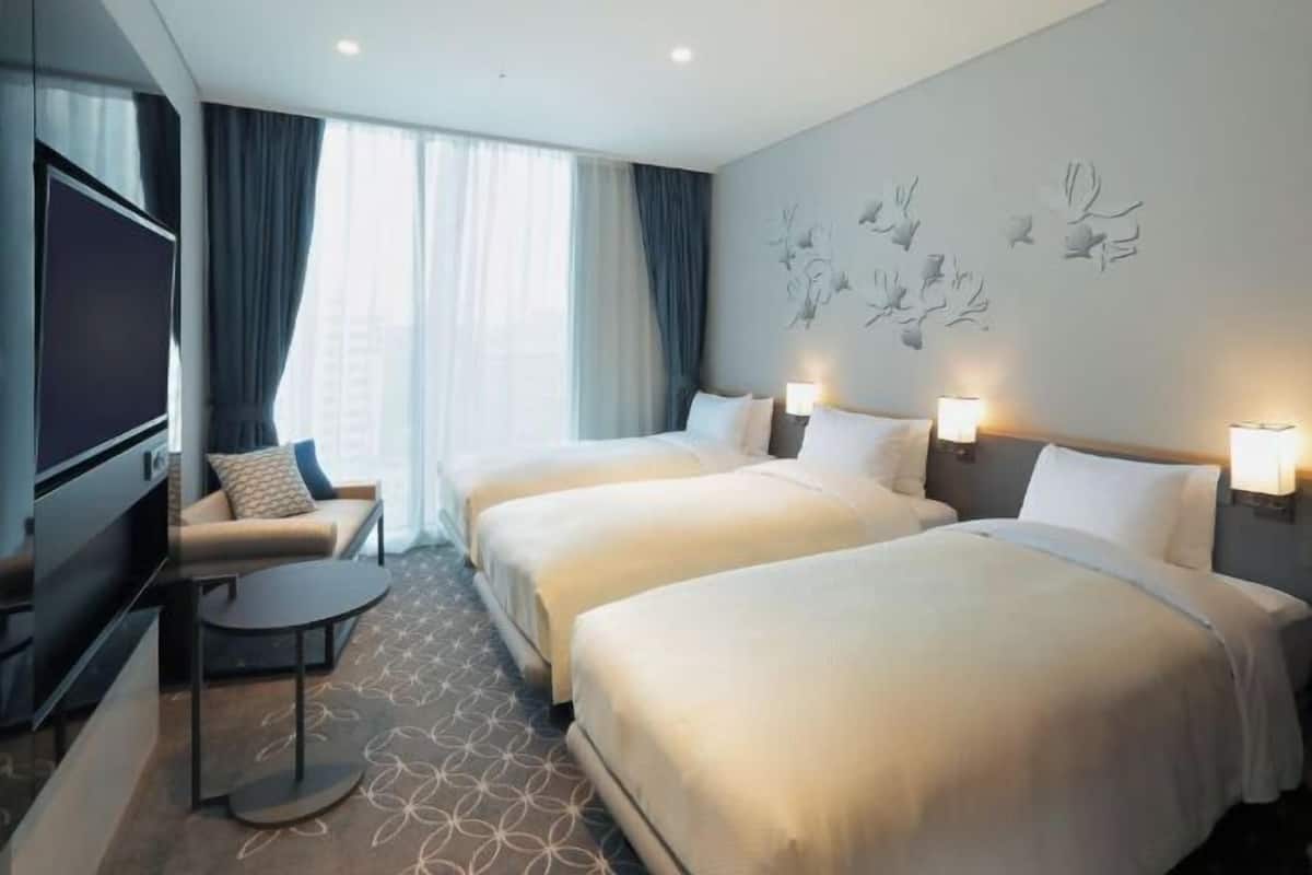1 bedroom, premium bedding, down duvets, in-room safe