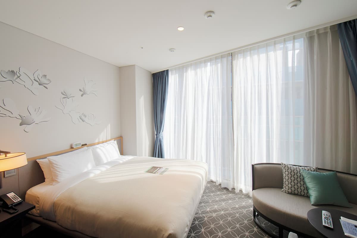 Run of House (Random assign upon check-in) - Not included parking | Ropa de cama de alta calidad, edredones de plumas, caja fuerte