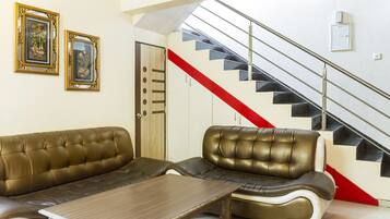 Área de estar no saguão