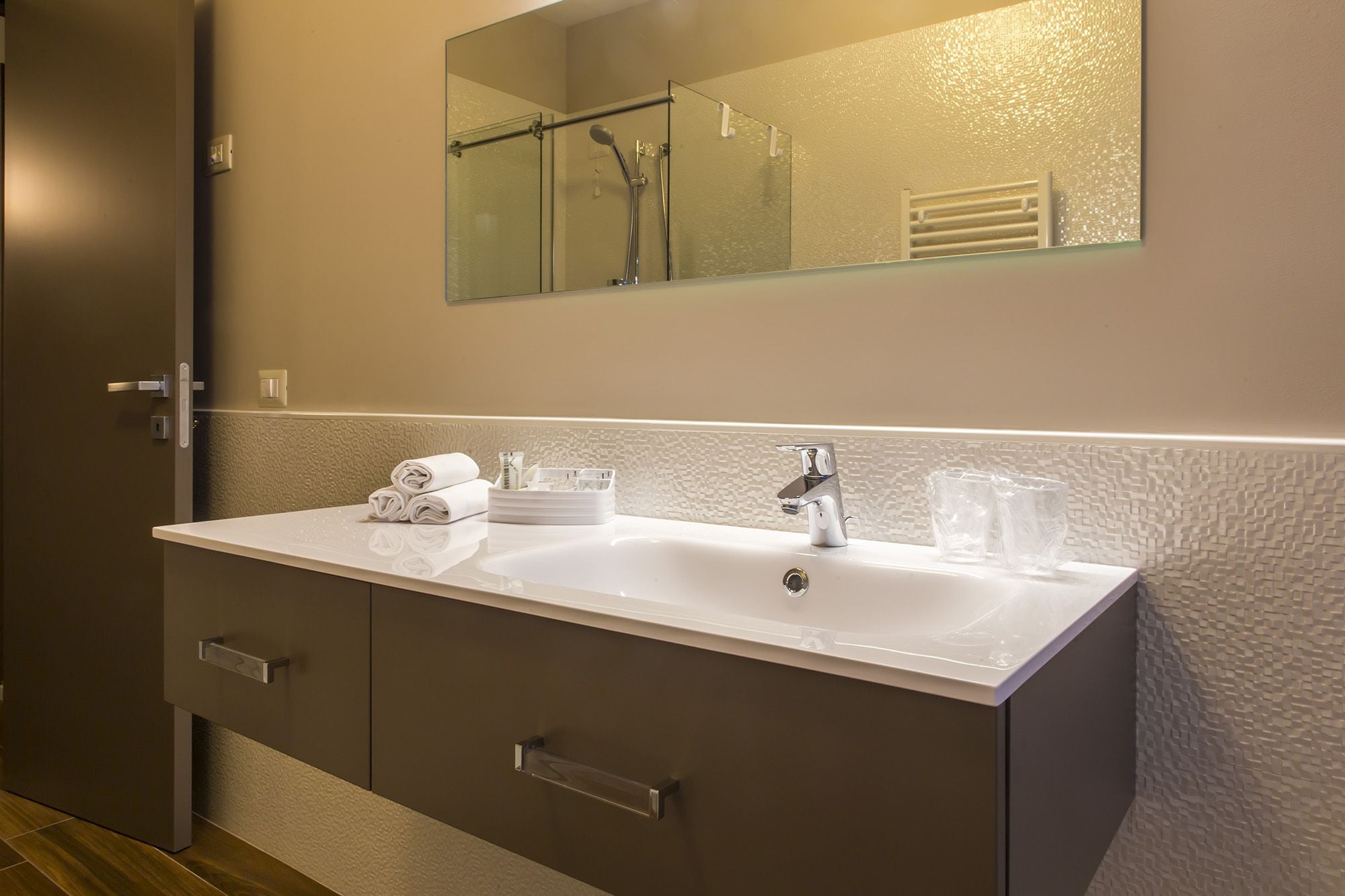 Suite Deluxe, 1 chambre | Lavabo de la salle de bain