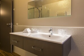 Deluxe Suite, 1 Bedroom | Bathroom sink - Residence Nazionale Matera (Matera)