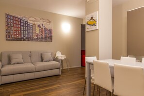 Deluxe Suite, 1 Bedroom | Living area