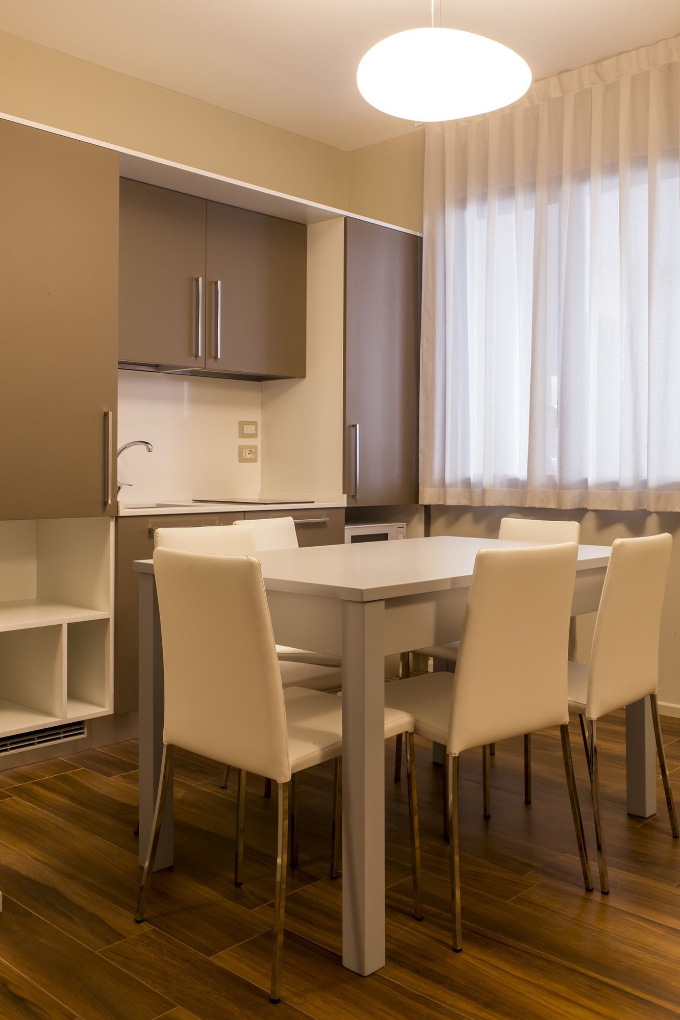 Deluxe-Suite, 1 Schlafzimmer | Essbereich im Zimmer