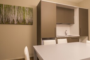 Family Suite, Kitchenette | In-room dining - Residence Nazionale Matera (Matera)