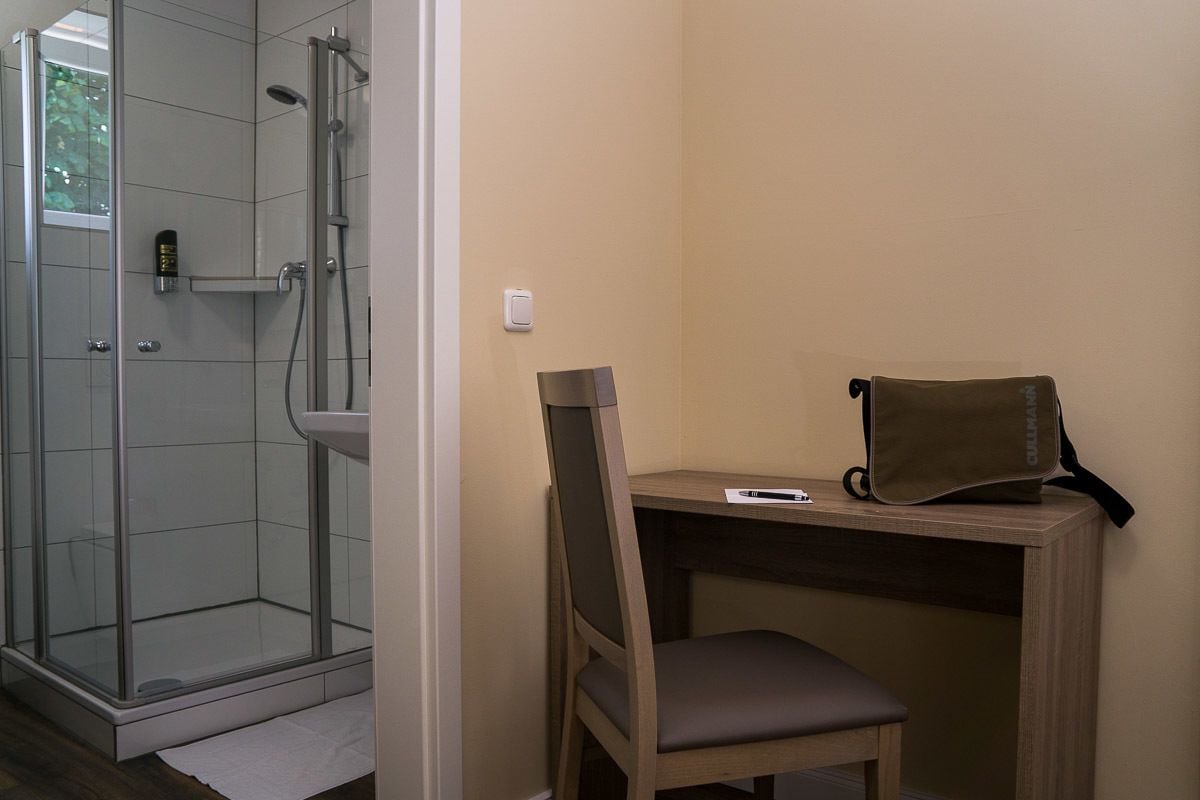 desk, laptop workspace, soundproofing, free wifi