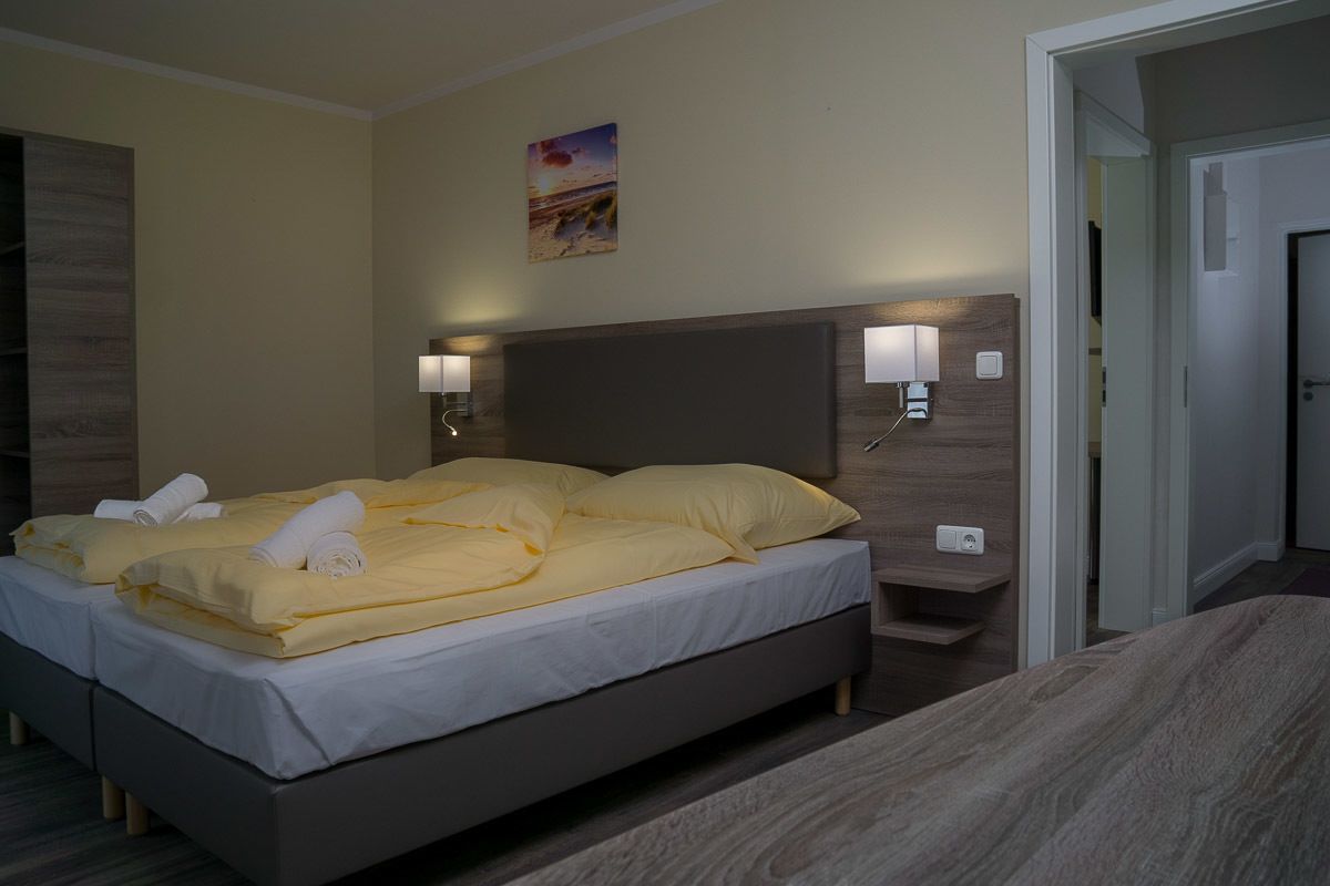 desk, laptop workspace, soundproofing, free wifi