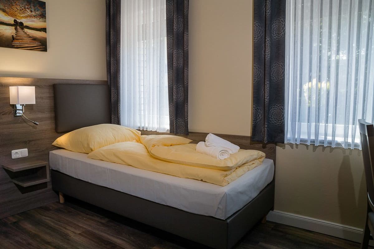 standard single room | desk, laptop workspace, soundproofing, free wifi