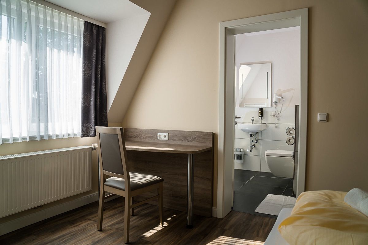 standard double room | desk, laptop workspace, soundproofing, free wifi