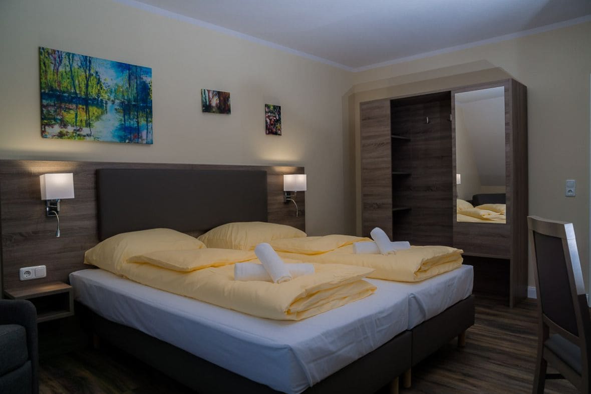 triple room | desk, laptop workspace, soundproofing, free wifi