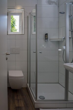 Comfort Single Room | Bathroom | Free toiletries, hair dryer, towels