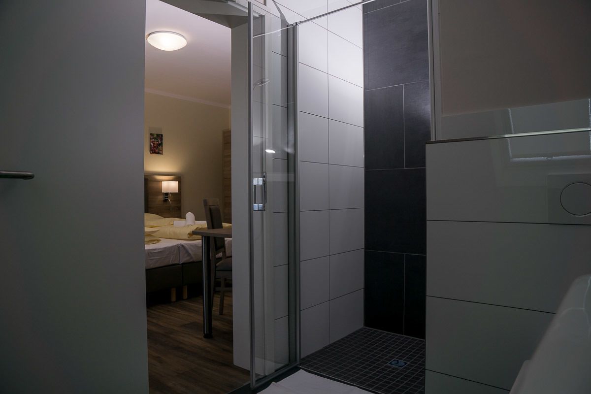 triple room | bathroom | free toiletries, hair dryer, towels