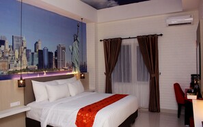 Premier Room | In-room safe, desk, soundproofing, free WiFi