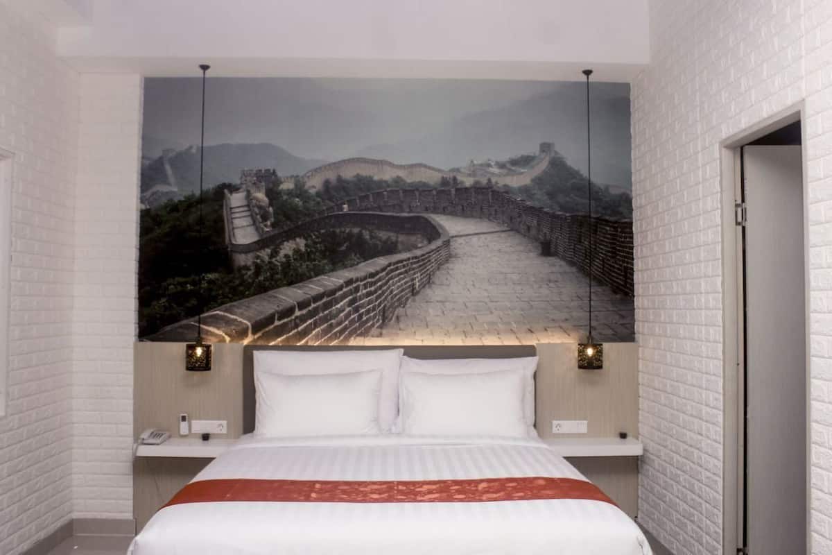 In-room safe, desk, soundproofing, free WiFi