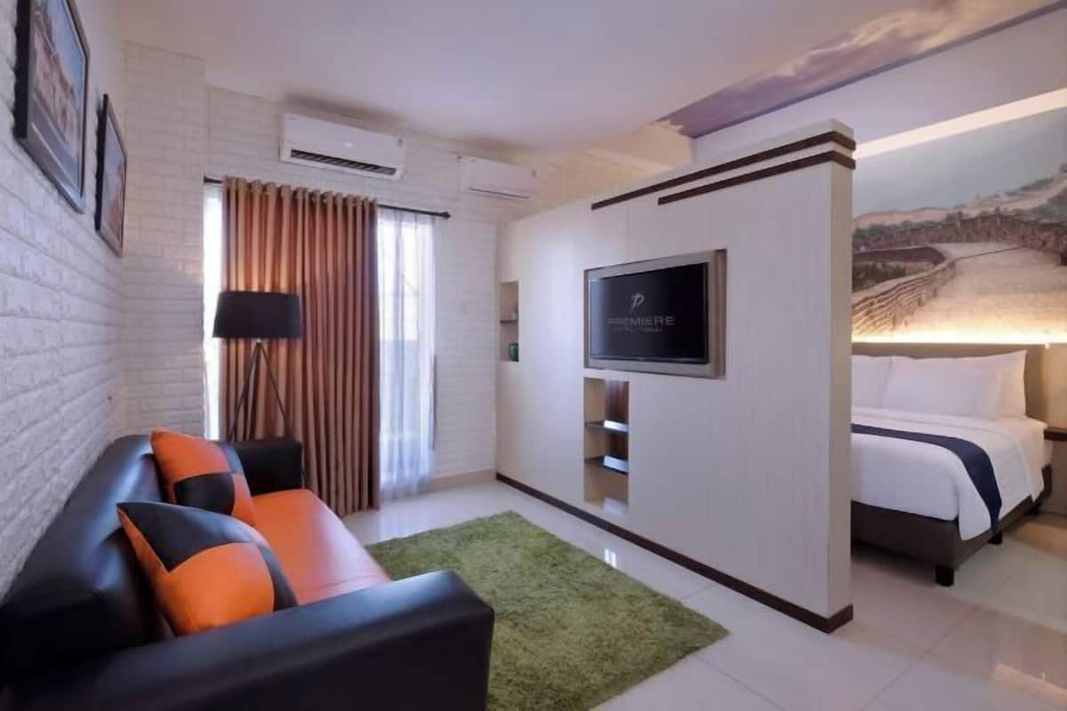In-room safe, desk, soundproofing, free WiFi