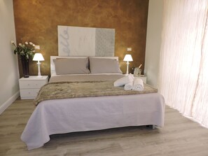 Double Room | Minibar, desk, cribs/infant beds, free WiFi - Anfiteatro Suite (Rome)